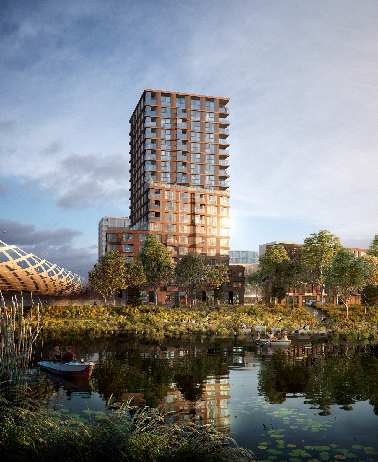 Appartementengebouw bij water met bootjes en groen